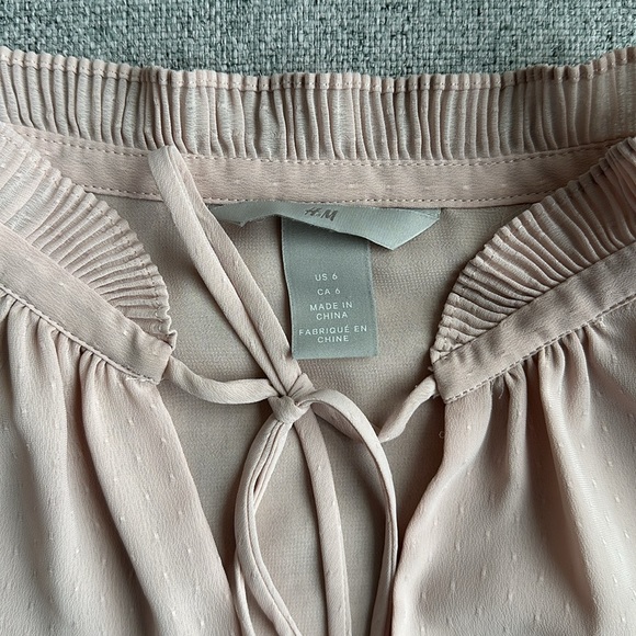 H&M Peach Blouse w beautiful ruffle detail - Picture 6 of 6